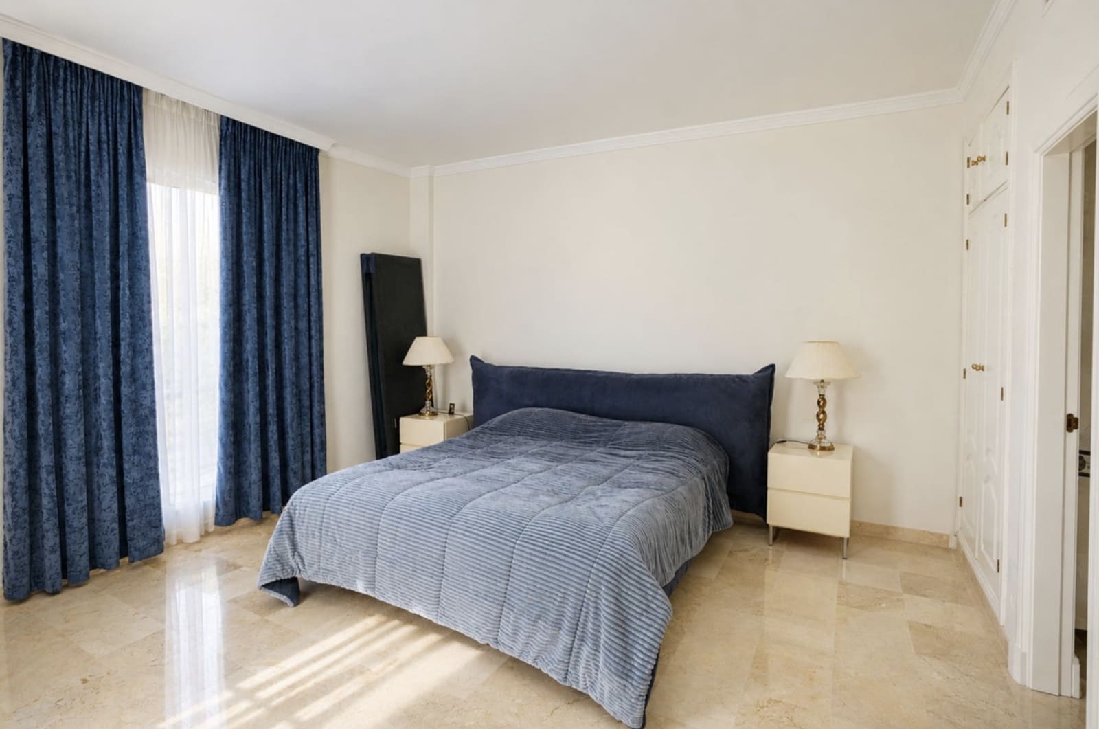 2 bedroom Townhouse for sale in Marbella with pool garage - € 650,000 (Ref: 10166329)