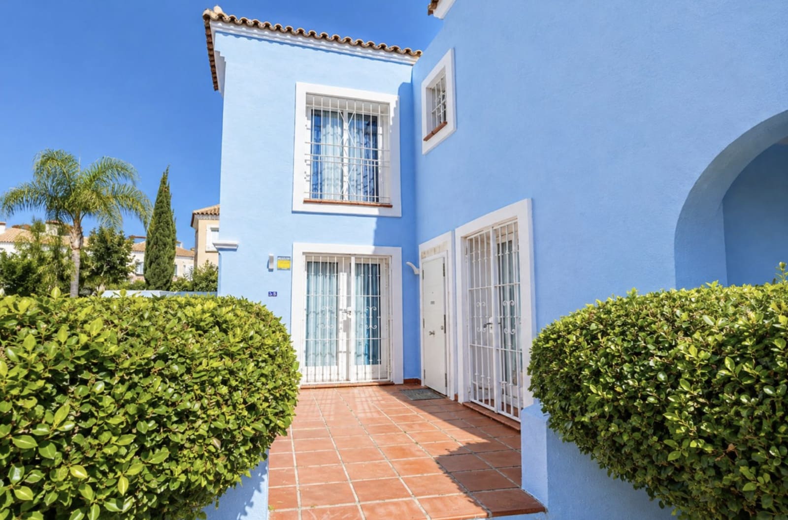 2 bedroom Townhouse for sale in Marbella with pool garage - € 650,000 (Ref: 10166329)