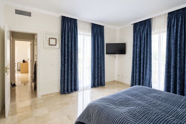 2 soveværelse Byhus til salg i Marbella med swimmingpool garage - € 650.000 (Ref: 10166329)