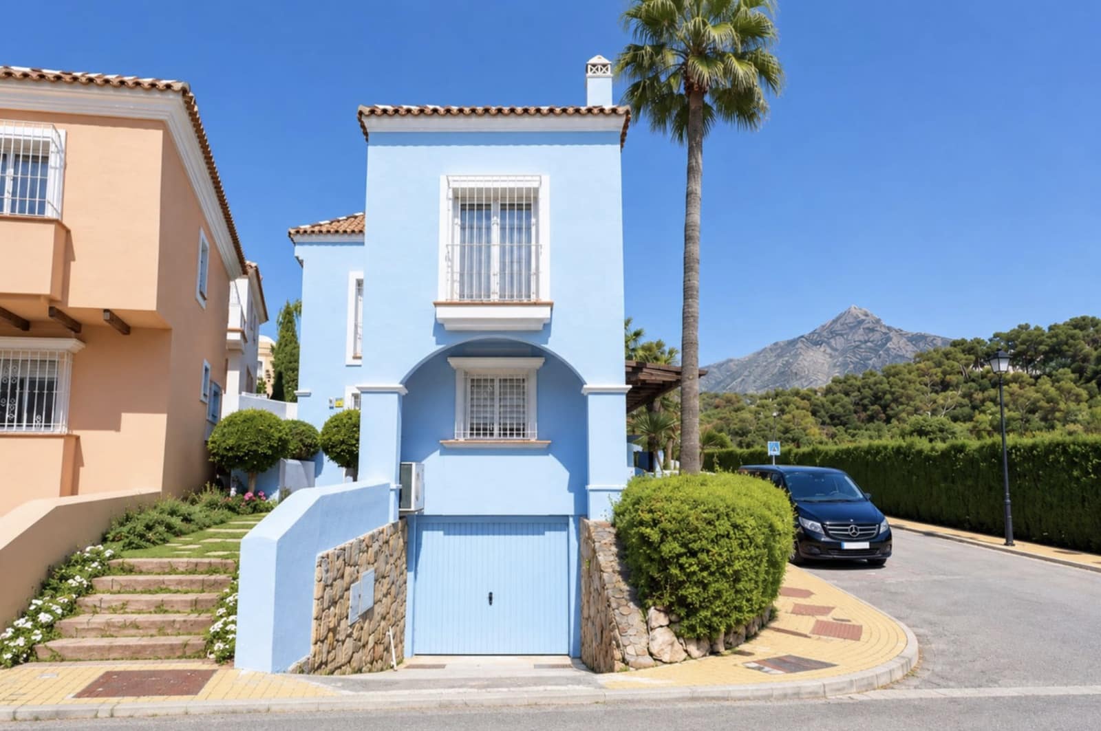 2 bedroom Townhouse for sale in Marbella with pool garage - € 650,000 (Ref: 10166329)