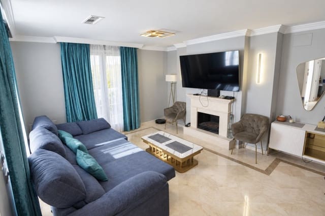 2 soveværelse Byhus til salg i Marbella med swimmingpool garage - € 650.000 (Ref: 10166329)