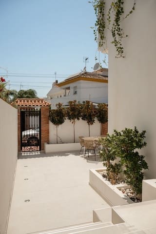 4 makuuhuone Omakotitalo myytävänä paikassa San Pedro de Alcantara, Marbella mukana 
autotalli - 1 050 000 € (Ref: 10166333)