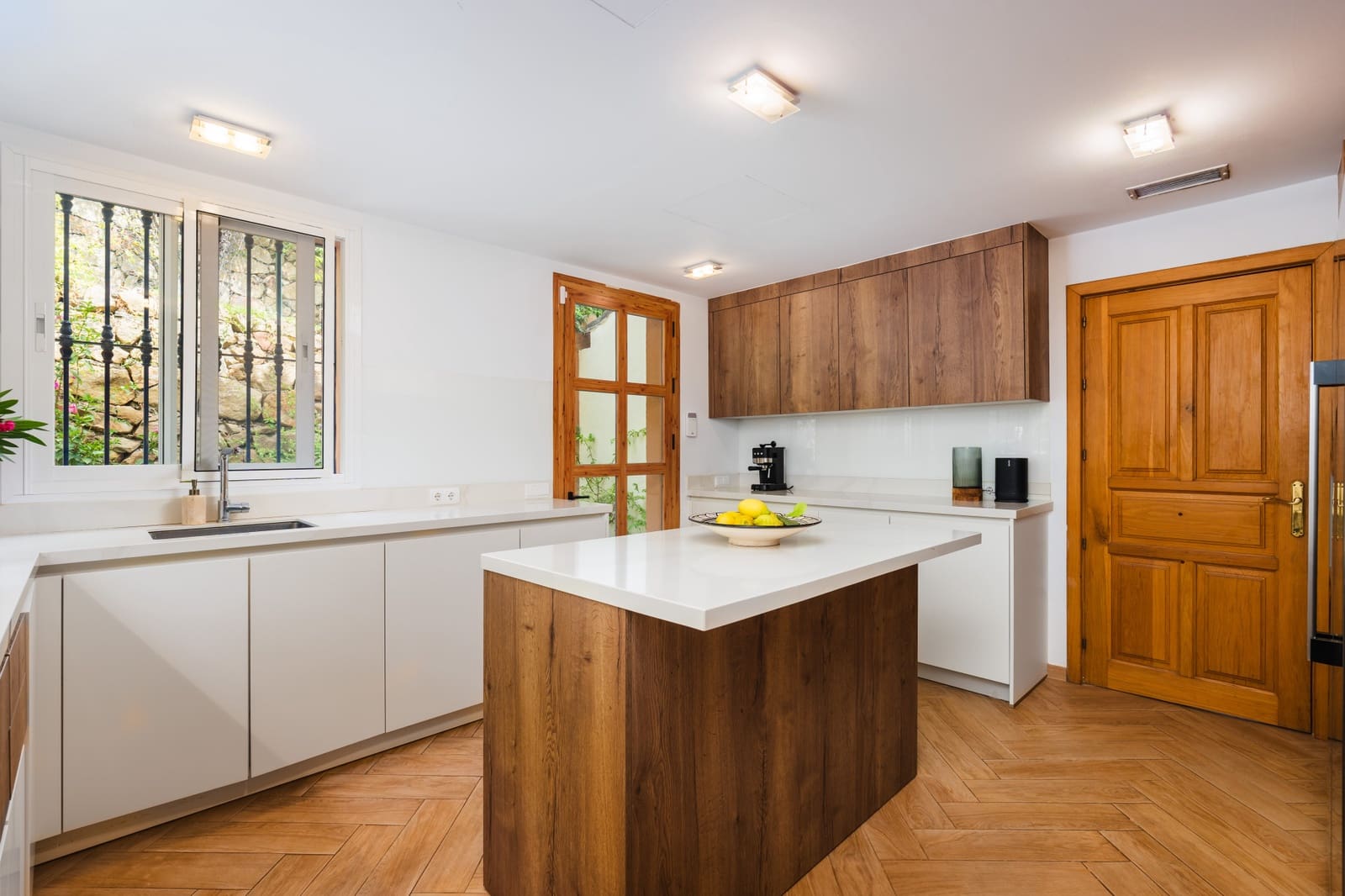 Chalet de 4 habitaciones en El Madroñal en venta con piscina - 2.350.000 € (Ref: 10166336)