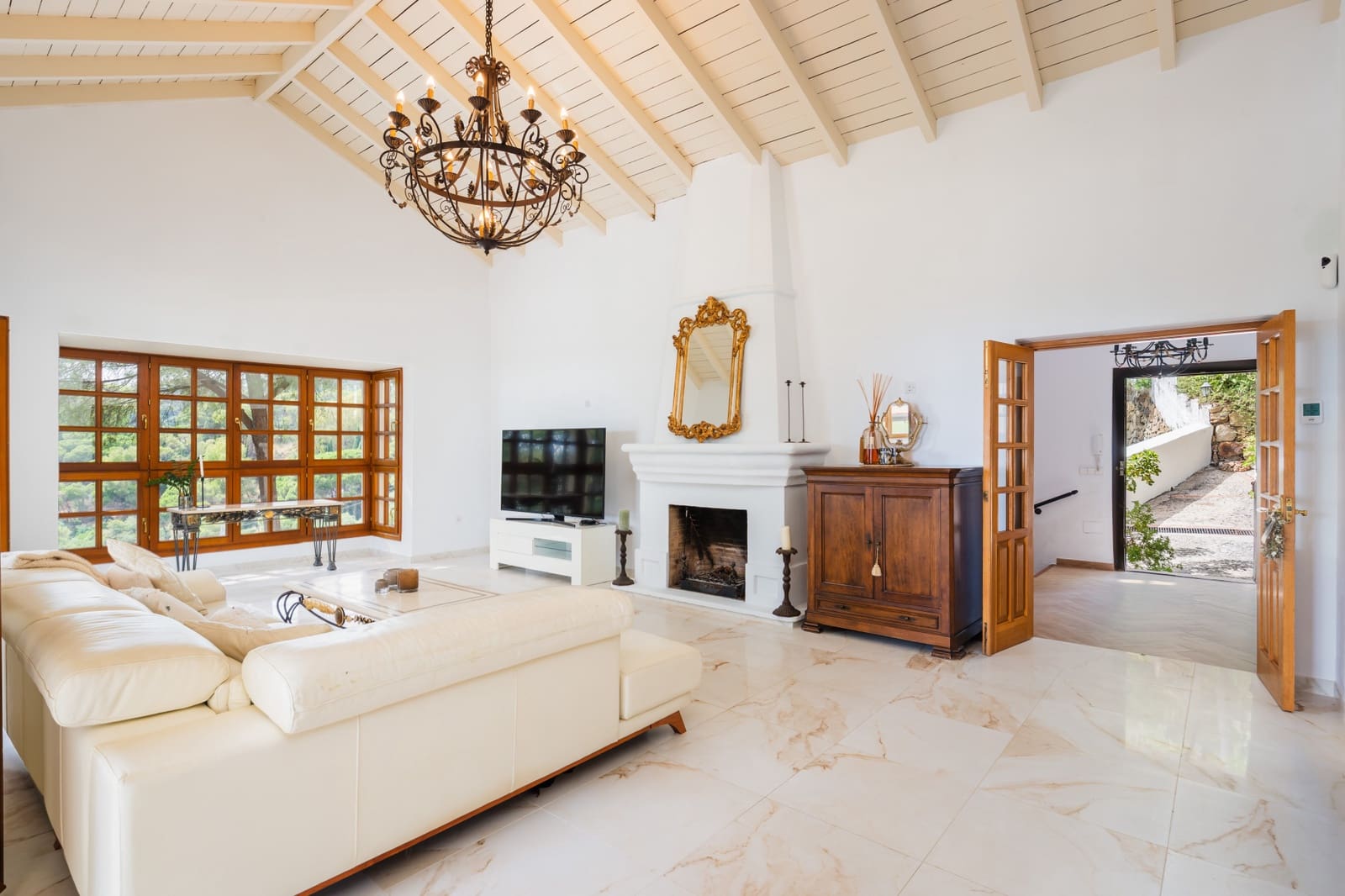 Chalet de 4 habitaciones en El Madroñal en venta con piscina - 2.350.000 € (Ref: 10166336)