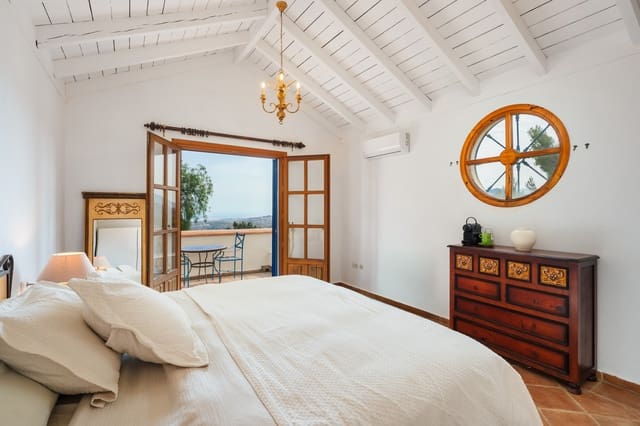 Chalet de 4 habitaciones en El Madroñal, Benahavís en venta con piscina - 2.350.000 € (Ref: 10166336)