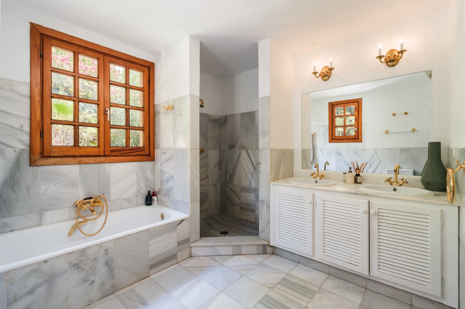 Chalet de 4 habitaciones en El Madroñal en venta con piscina - 2.350.000 € (Ref: 10166336)