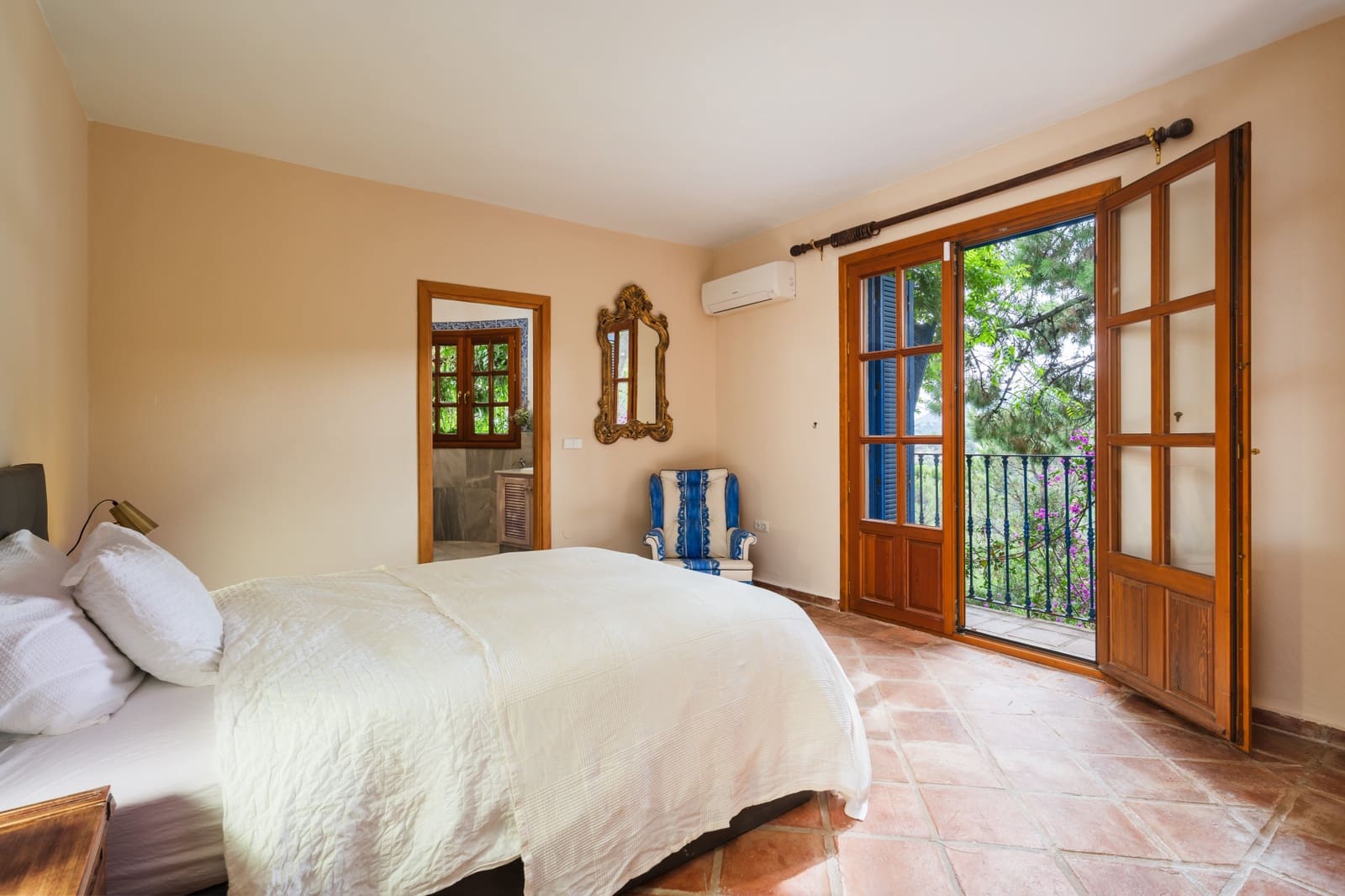 Chalet de 4 habitaciones en El Madroñal en venta con piscina - 2.350.000 € (Ref: 10166336)