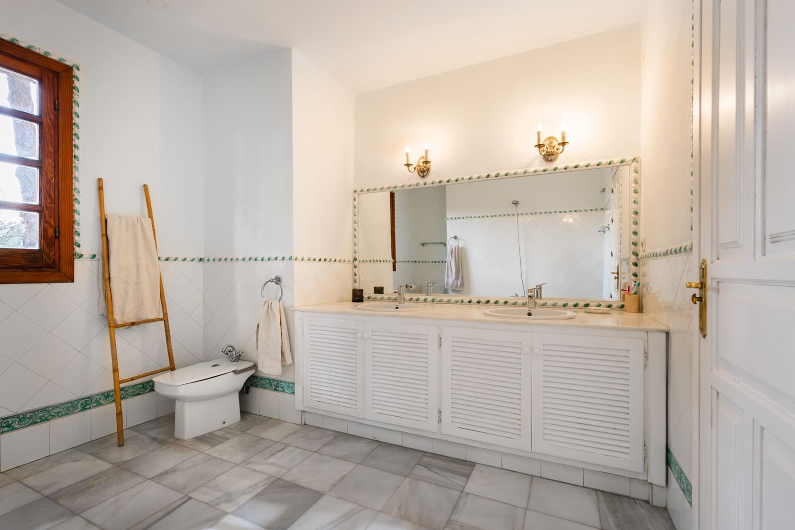 Chalet de 4 habitaciones en El Madroñal en venta con piscina - 2.350.000 € (Ref: 10166336)