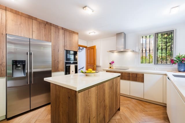 Chalet de 4 habitaciones en El Madroñal, Benahavís en venta con piscina - 2.350.000 € (Ref: 10166336)