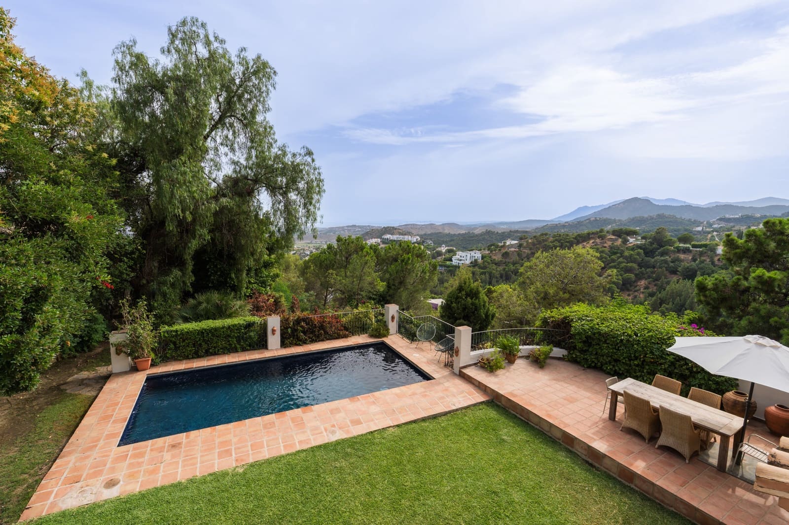 Chalet de 4 habitaciones en El Madroñal en venta con piscina - 2.350.000 € (Ref: 10166336)