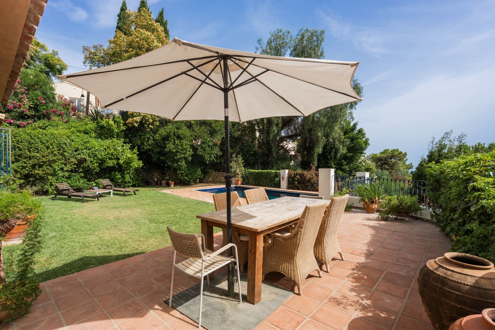 Chalet de 4 habitaciones en El Madroñal en venta con piscina - 2.350.000 € (Ref: 10166336)