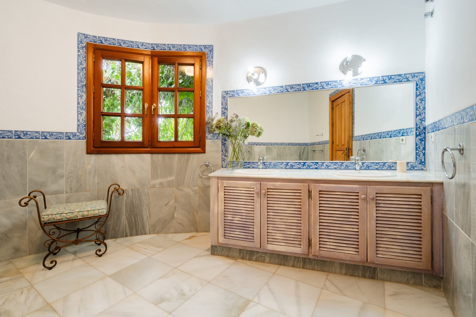 Chalet de 4 habitaciones en El Madroñal en venta con piscina - 2.350.000 € (Ref: 10166336)