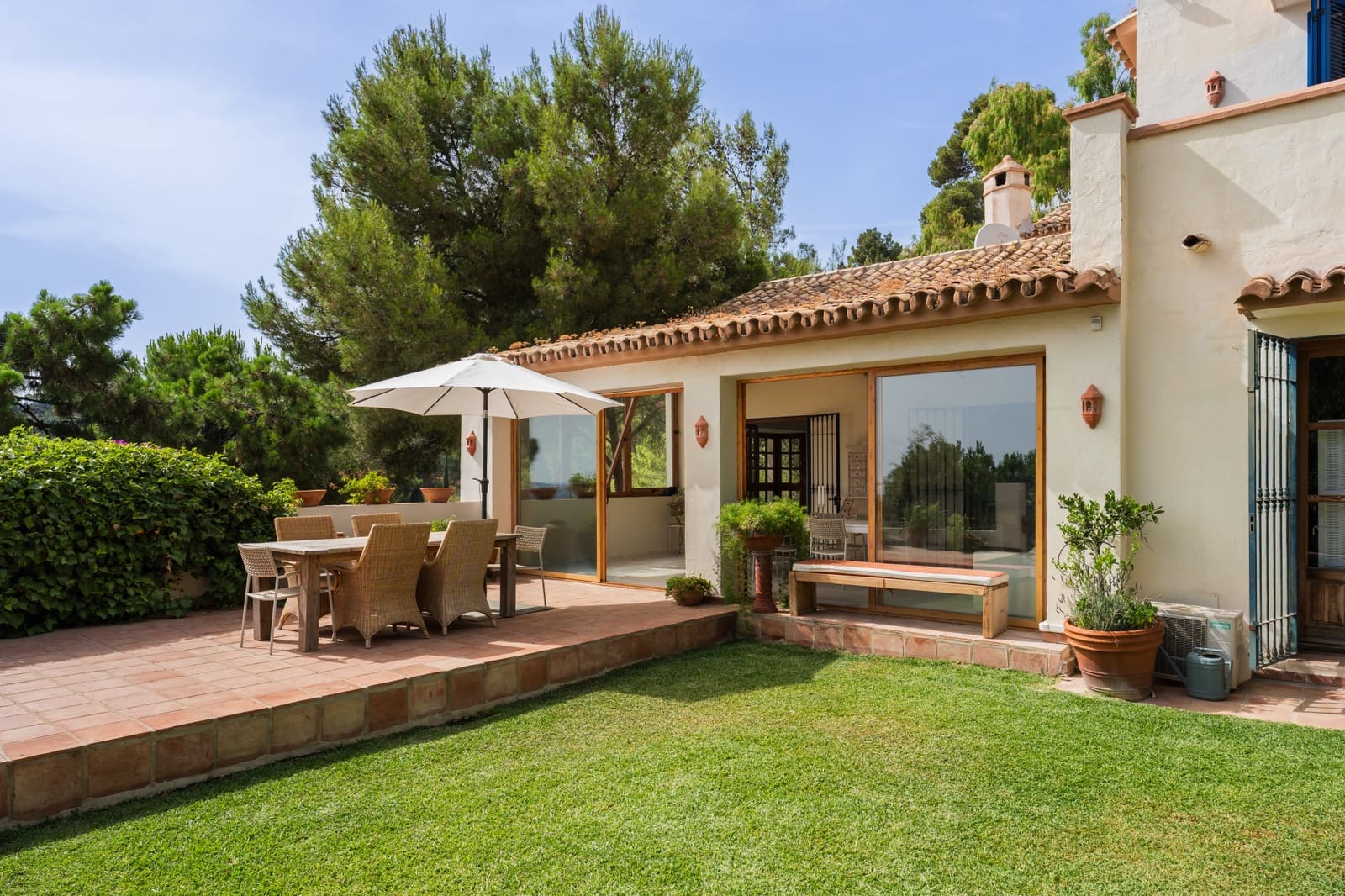 Chalet de 4 habitaciones en El Madroñal en venta con piscina - 2.350.000 € (Ref: 10166336)