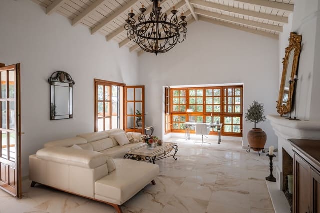 Chalet de 4 habitaciones en El Madroñal, Benahavís en venta con piscina - 2.350.000 € (Ref: 10166336)