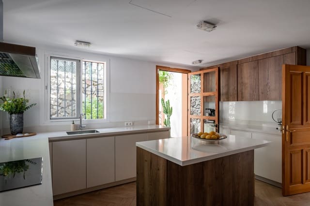 Chalet de 4 habitaciones en El Madroñal, Benahavís en venta con piscina - 2.350.000 € (Ref: 10166336)