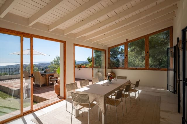 Chalet de 4 habitaciones en El Madroñal, Benahavís en venta con piscina - 2.350.000 € (Ref: 10166336)