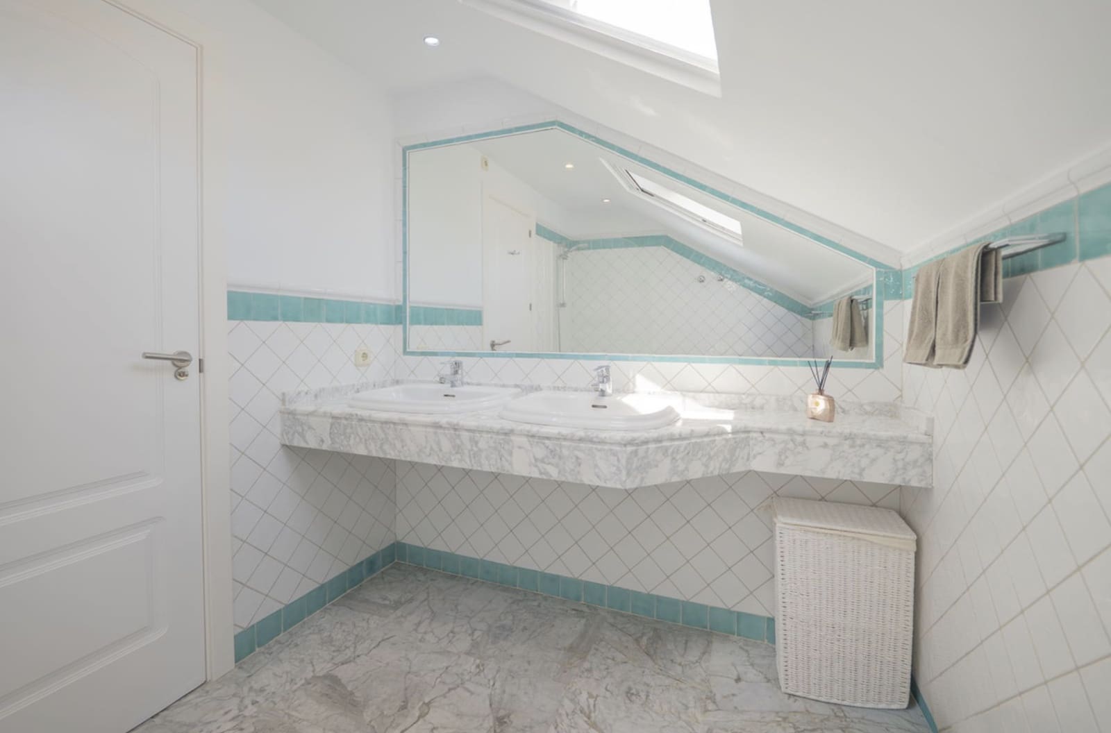 3 bedroom Townhouse for sale in Marbella with pool garage - € 1,375,000 (Ref: 10168404)