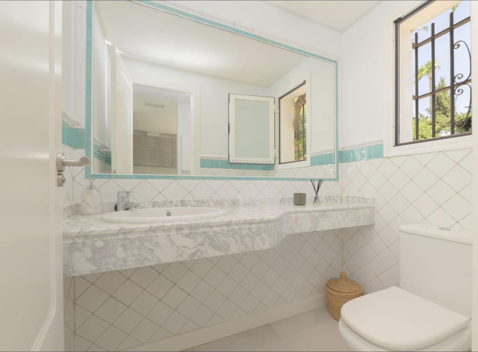 3 bedroom Townhouse for sale in Marbella with pool garage - € 1,375,000 (Ref: 10168404)