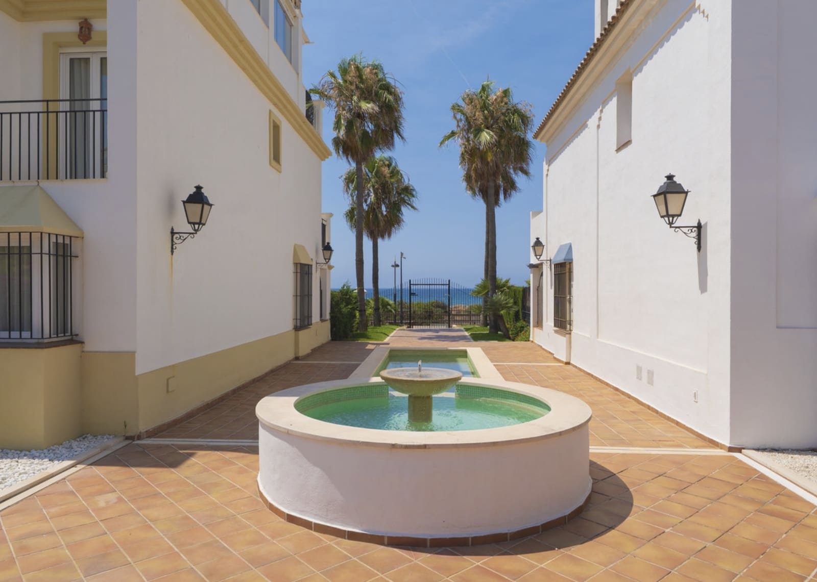 3 bedroom Townhouse for sale in Marbella with pool garage - € 1,375,000 (Ref: 10168404)