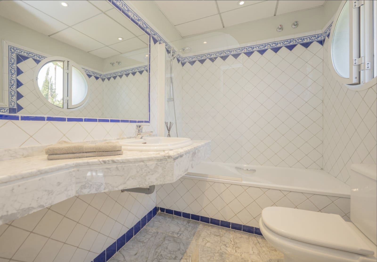 3 bedroom Townhouse for sale in Marbella with pool garage - € 1,375,000 (Ref: 10168404)