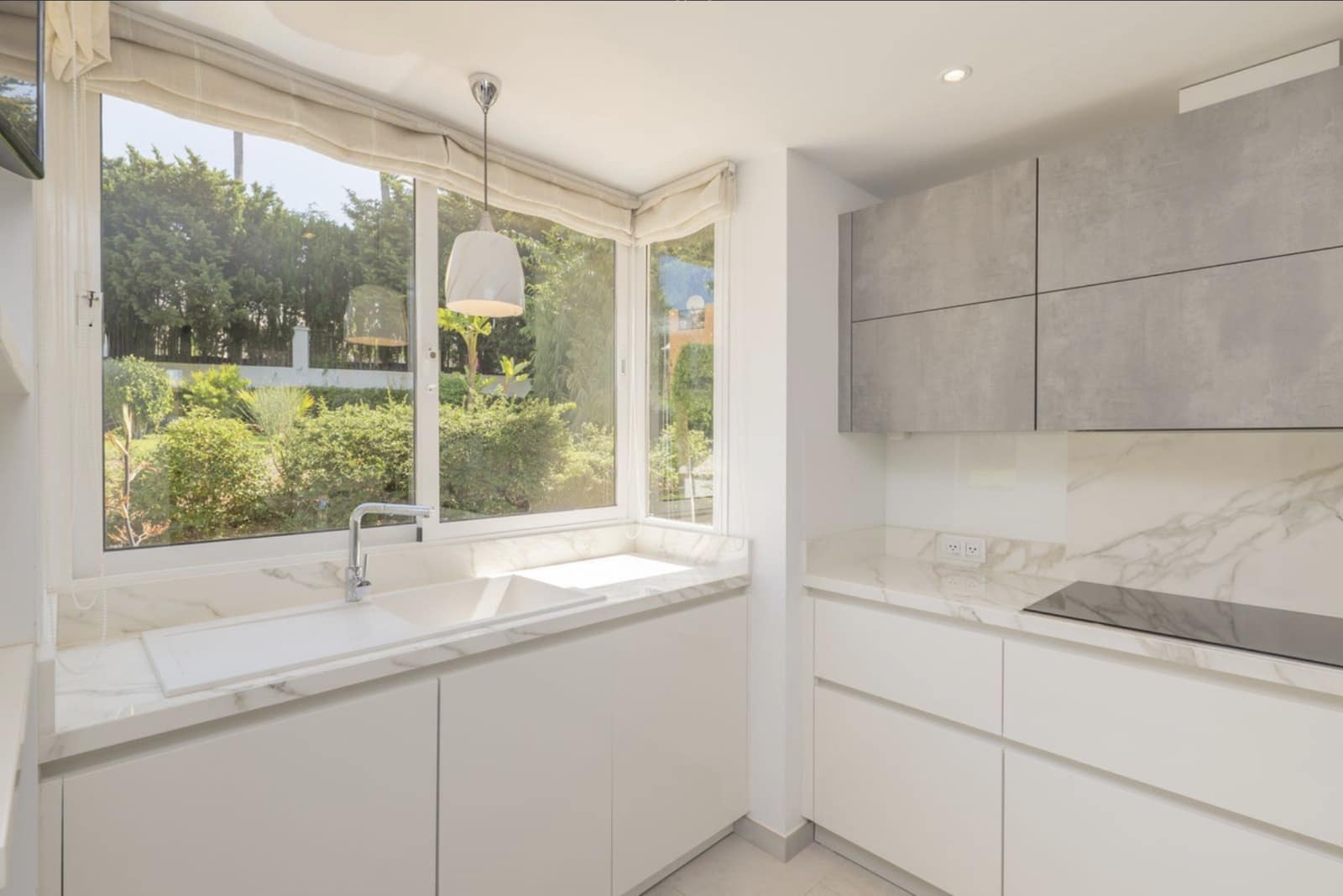3 bedroom Townhouse for sale in Marbella with pool garage - € 1,375,000 (Ref: 10168404)