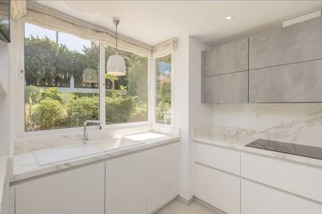 3 sovrum Hus till salu i Marbella med pool garage - 1 375 000 € (Ref: 10168404)