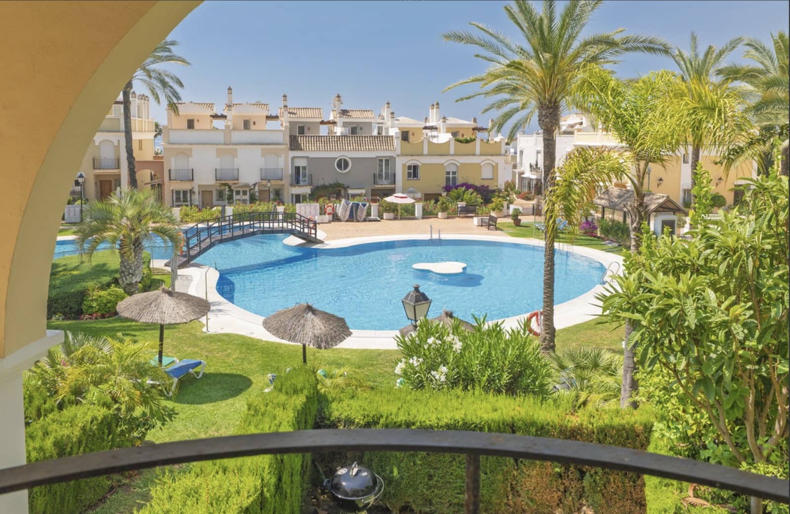3 bedroom Townhouse for sale in Marbella with pool garage - € 1,375,000 (Ref: 10168404)