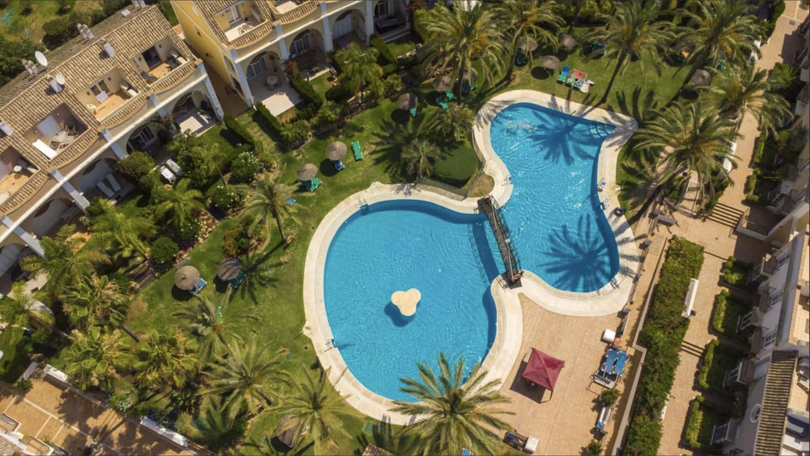 3 bedroom Townhouse for sale in Marbella with pool garage - € 1,375,000 (Ref: 10168404)