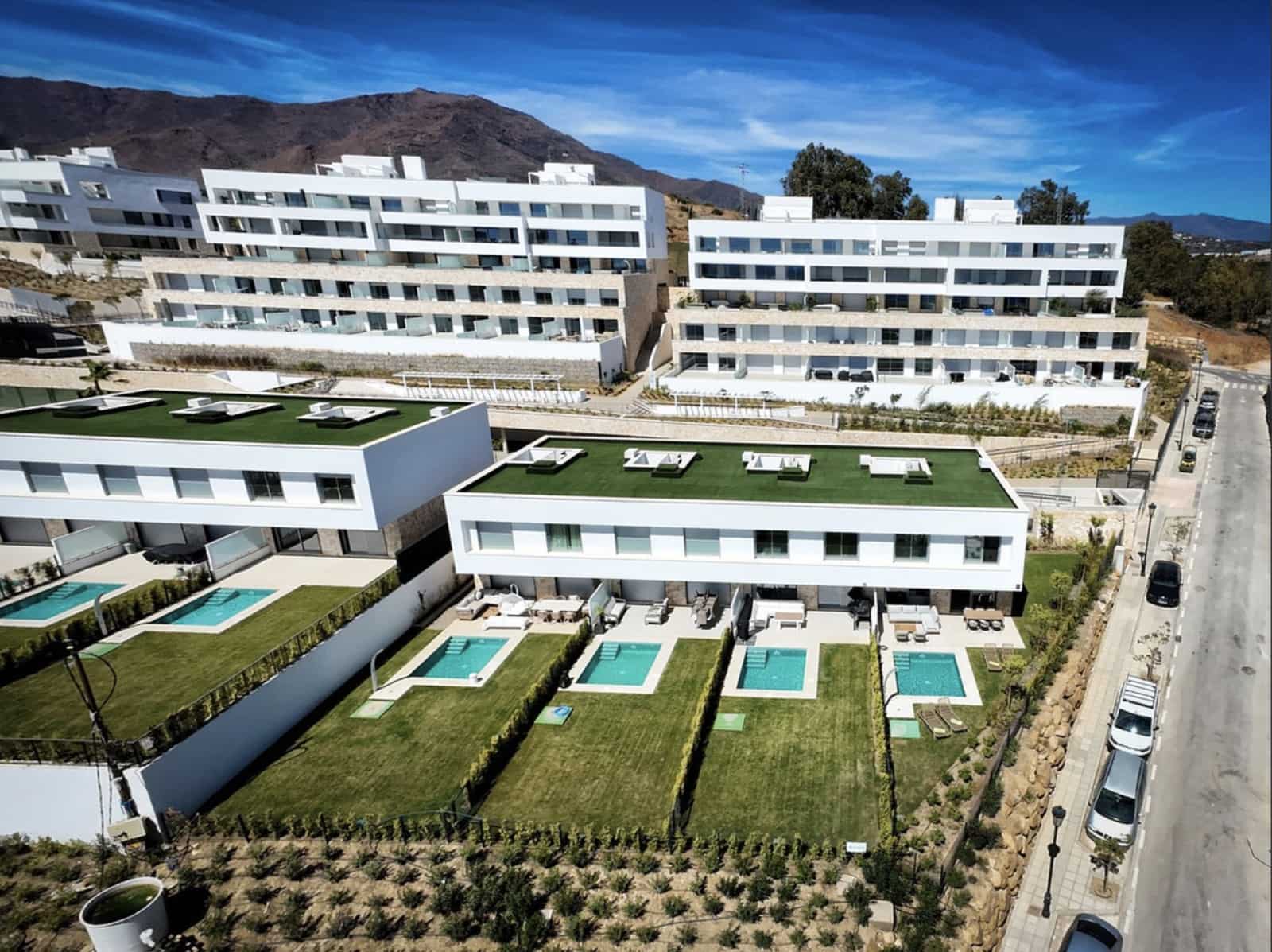4 sypialnia Dom na sprzedaż w Estepona z basenem garażem - 1 185 000 € (Ref: 10168407)