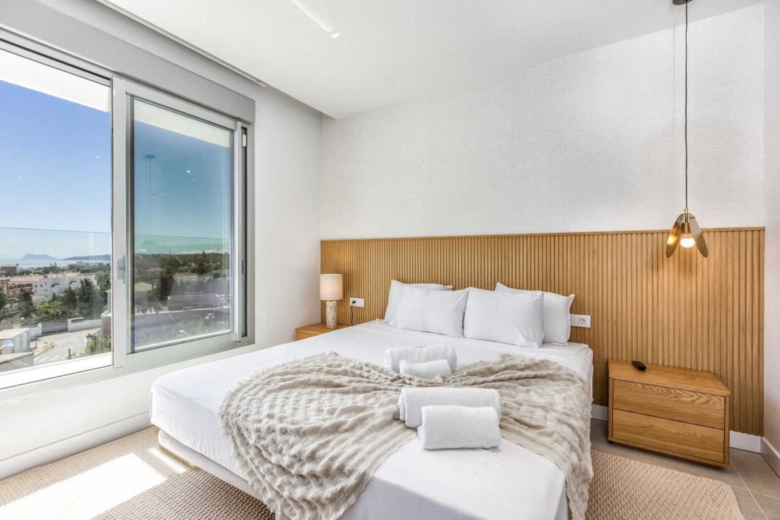 4 sypialnia Dom na sprzedaż w Estepona z basenem garażem - 1 185 000 € (Ref: 10168407)