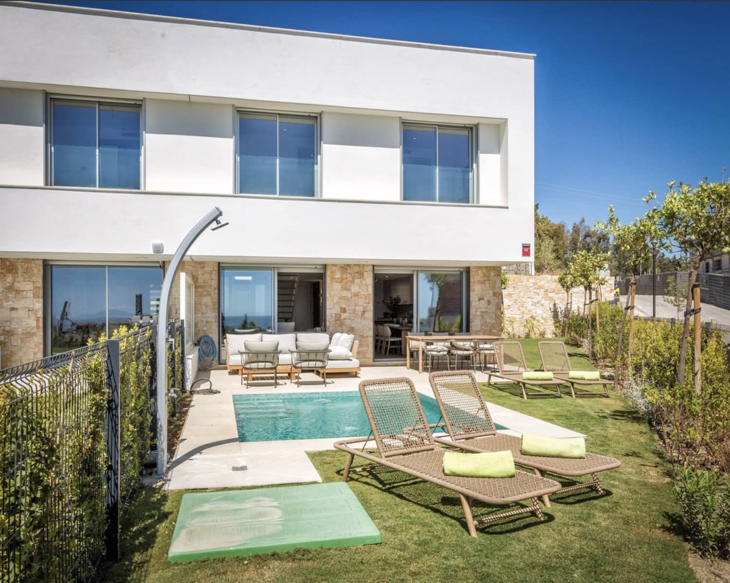 4 sypialnia Dom na sprzedaż w Estepona z basenem garażem - 1 185 000 € (Ref: 10168407)