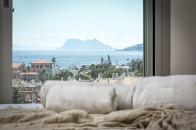 4 soverom Hus til salgs i Estepona med svømmebasseng garasje - € 1 185 000 (Ref: 10168407)