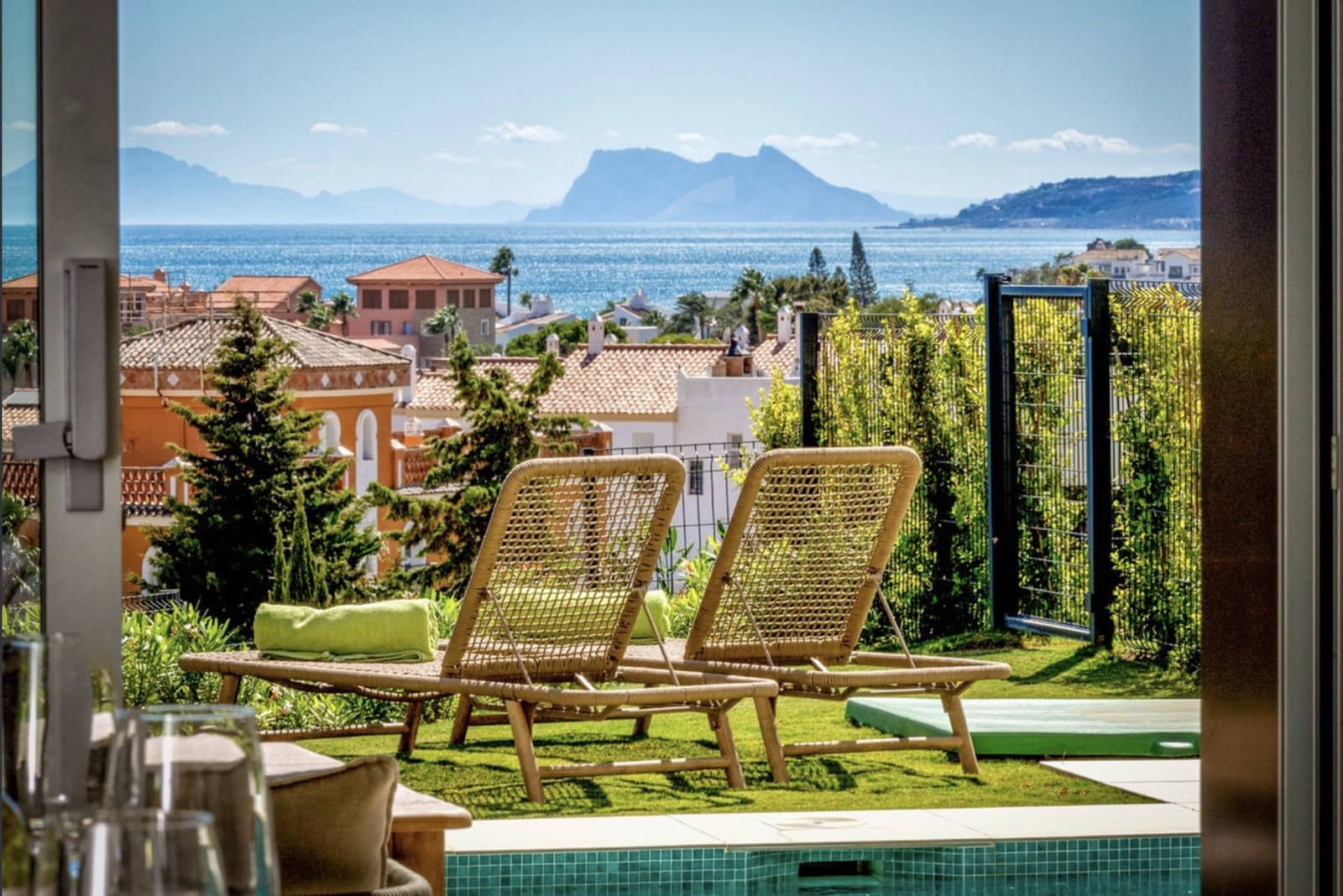 4 sypialnia Dom na sprzedaż w Estepona z basenem garażem - 1 185 000 € (Ref: 10168407)