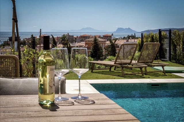 4 soverom Hus til salgs i Estepona med svømmebasseng garasje - € 1 185 000 (Ref: 10168407)