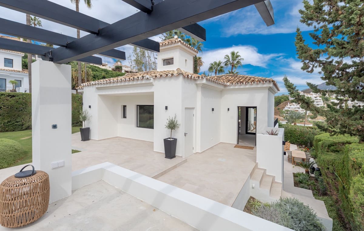 4 bedroom Villa for sale in Marbella with pool garage - € 3,450,000 (Ref: 10168412)