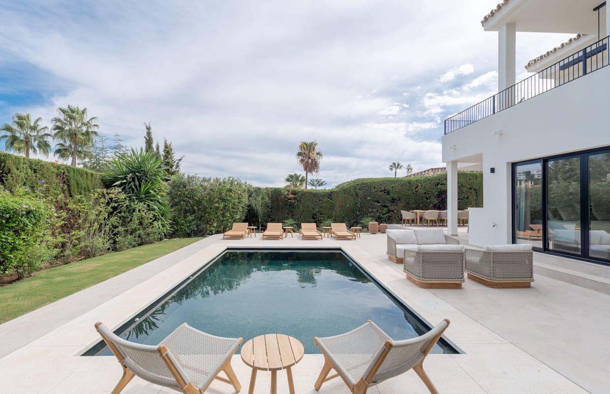 4 bedroom Villa for sale in Marbella with pool garage - € 3,450,000 (Ref: 10168412)