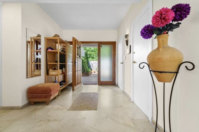 5 soverom Villa til salgs i Calahonda, Mijas med svømmebasseng garasje - € 1 399 000 (Ref: 10168413)