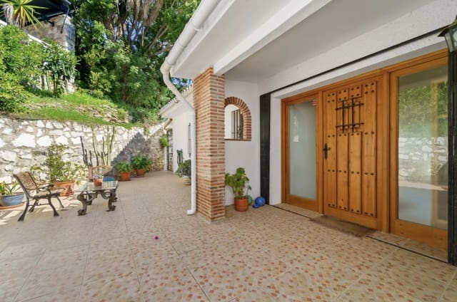 5 soverom Villa til salgs i Calahonda, Mijas med svømmebasseng garasje - € 1 399 000 (Ref: 10168413)
