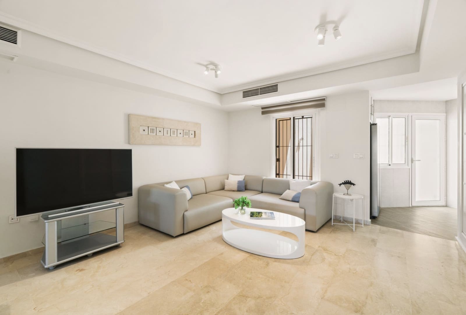 4 bedroom Townhouse for sale in Marbella with pool garage - € 1,150,000 (Ref: 10173485)