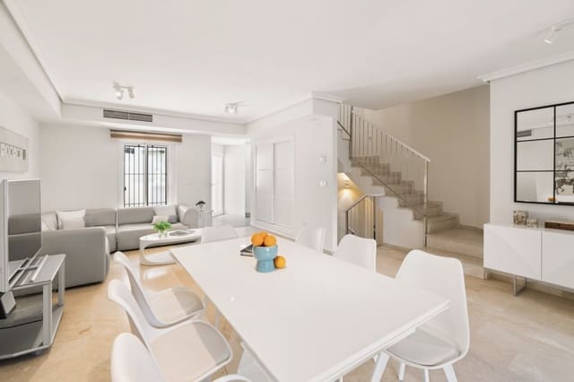 4 soveværelse Byhus til salg i Marbella med swimmingpool garage - € 1.150.000 (Ref: 10173485)