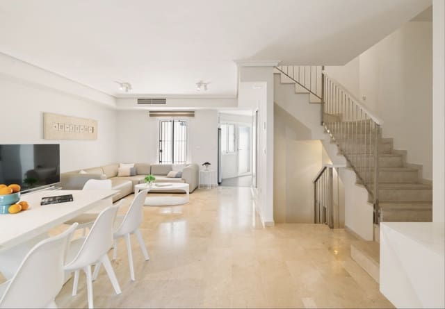4 soveværelse Byhus til salg i Marbella med swimmingpool garage - € 1.150.000 (Ref: 10173485)