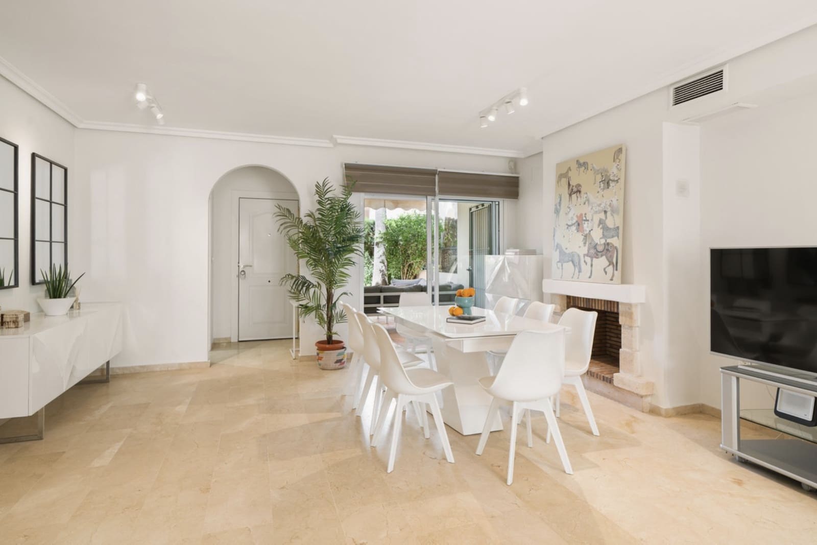 4 bedroom Townhouse for sale in Marbella with pool garage - € 1,150,000 (Ref: 10173485)