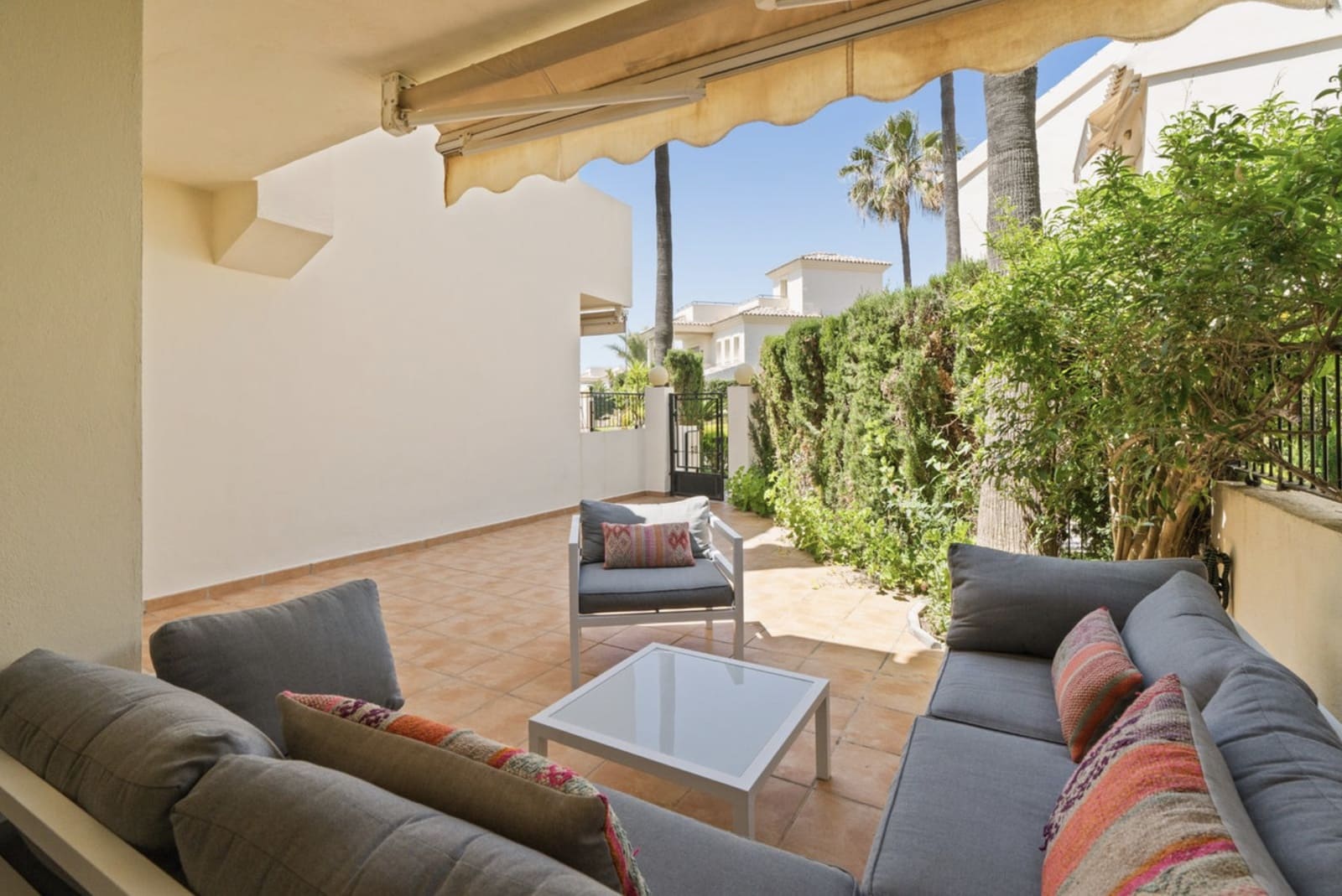 4 bedroom Townhouse for sale in Marbella with pool garage - € 1,150,000 (Ref: 10173485)