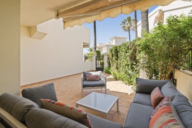 4 soveværelse Byhus til salg i Marbella med swimmingpool garage - € 1.150.000 (Ref: 10173485)