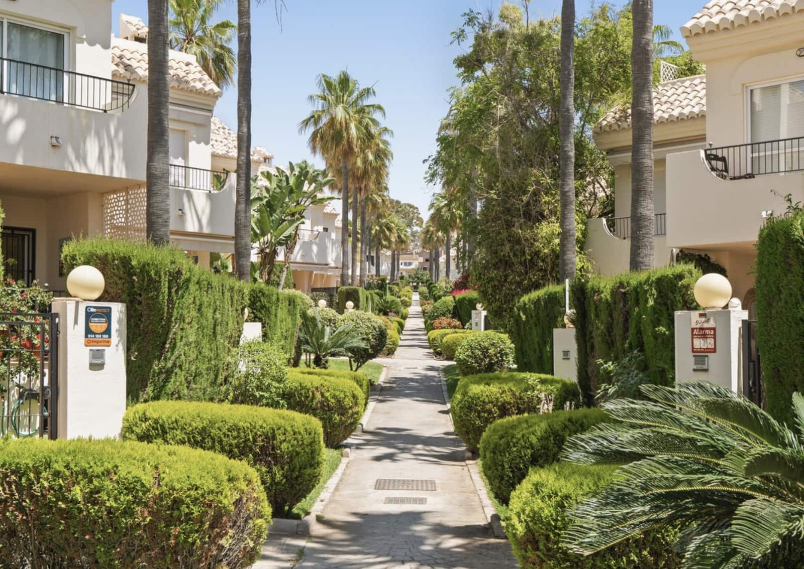 4 bedroom Townhouse for sale in Marbella with pool garage - € 1,150,000 (Ref: 10173485)