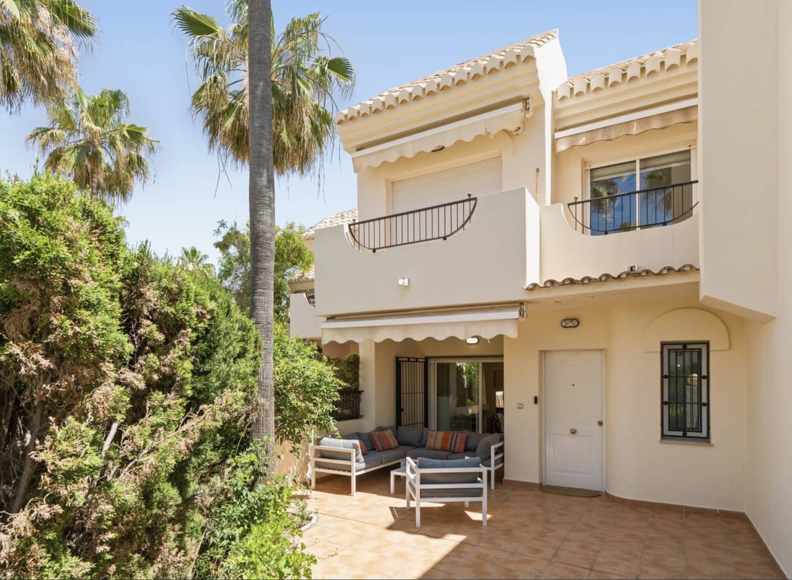 4 bedroom Townhouse for sale in Marbella with pool garage - € 1,150,000 (Ref: 10173485)