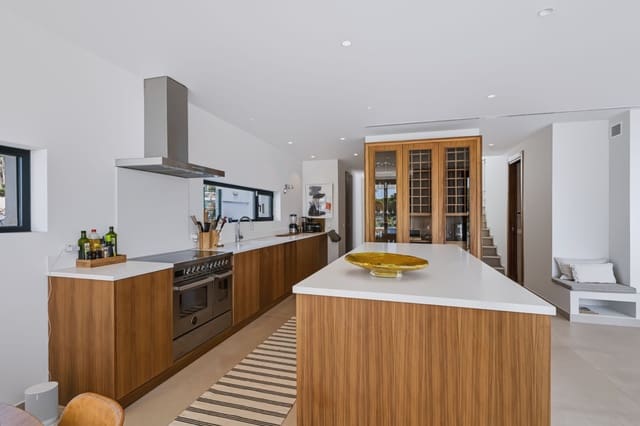 Chalet de 4 habitaciones en Huerta Belón - Calvario, Marbella en venta con piscina garaje - 2.650.000 € (Ref: 10173486)