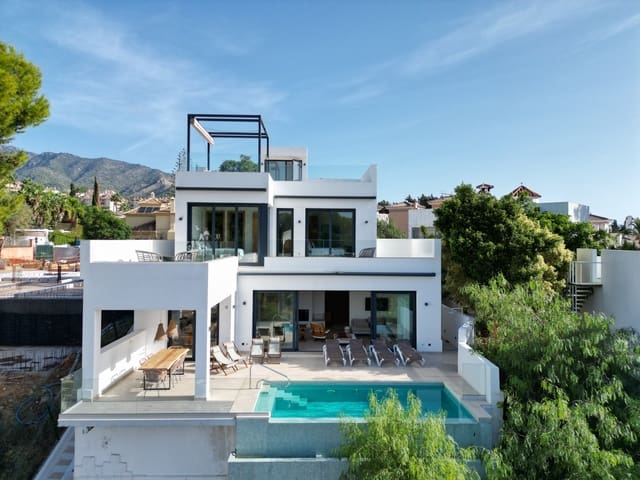 Chalet de 4 habitaciones en Huerta Belón - Calvario, Marbella en venta con piscina garaje - 2.650.000 € (Ref: 10173486)