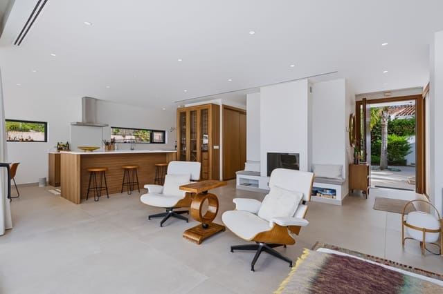 Chalet de 4 habitaciones en Huerta Belón - Calvario, Marbella en venta con piscina garaje - 2.650.000 € (Ref: 10173486)