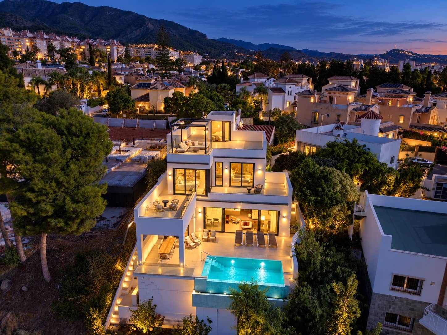 Chalet de 4 habitaciones en Marbella en venta con piscina garaje - 2.650.000 € (Ref: 10173486)